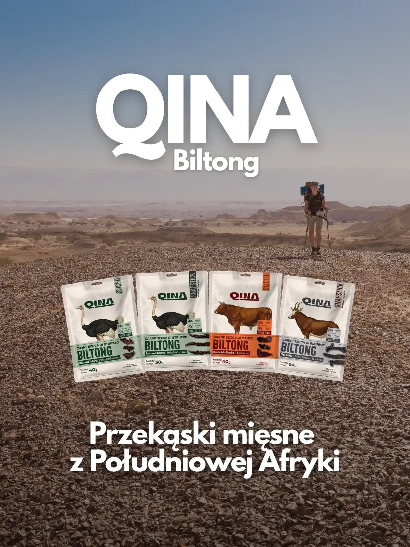 Opakowania z mięsem Biltong firmy QINA przedstawione na pustyni, promujące południowoafrykańskie przekąski mięsne.