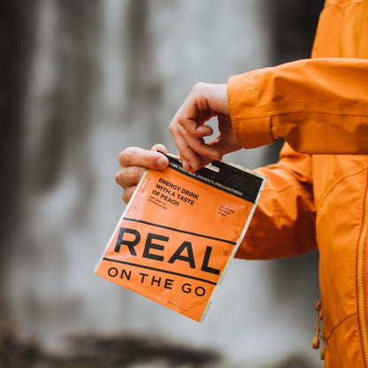 REAL On the Go napój energetyczny o smaku brzoskwiniowym